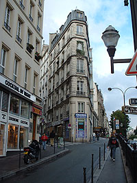 Eckhaus auf dem Weg zur Galeries Lafayette