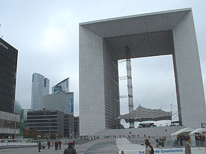 Der Hauptblickpunkt von La Defense: La Grand Arche