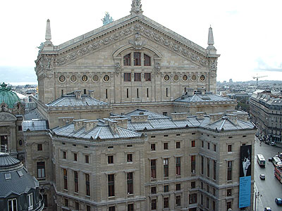 Blick auf das Geb&auml;ude vom Dach der Galeries Lafayette aus