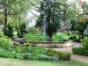 Brunnen des Frauengartens im Uniklinikum (Johannstadt) - bei den Frauen muß es eher stehen (Zuarbeit)