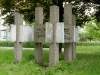 Dresden - Relief mit fünf Säulen; Blick zur Permoserstraße, Künstler unbekannt