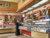 Diese Tante-Emma-Läden gab es an jeder Ecke (anstelle von großer Supermarktketten), Bestellung per Fingerzeig oder Verkäuferkontakt