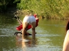 Ein kleines (gewolltes) Ups beim Foto für Olgas Füße-im-Wasser-Obsession im Fluß Pruth.