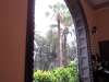 Ein Regenguß macht auch auf einer Sonneninsel Spass ... wenn man im Trockenen sitzen und das Fallen der Tropfen auf die Palmenblätter vor dem Haus beobachten kann.