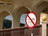 Bei diesem Schild (ebenfalls Abu Dhabi) dachte ich als erstes, dass man hier das Bügeln von zerknitterter Wäsche verbietet :)