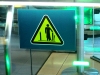 Diesen Hinweis sah man an jeder Rolltreppe in Dubai und Abu Dhabi ... warum nur?!